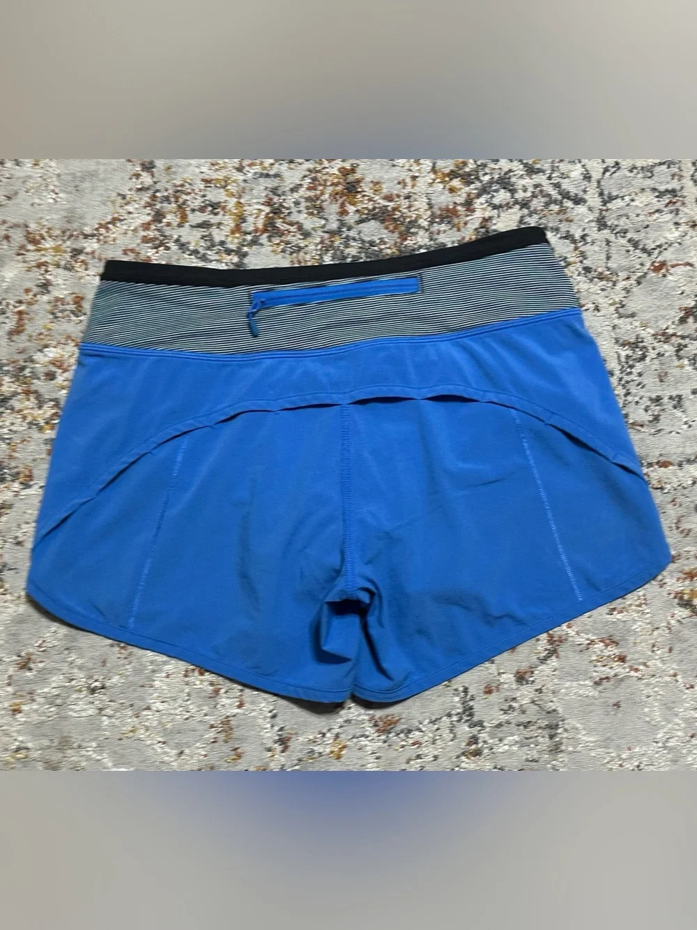 Lululemon Turbo Run shorts in Porcelain Blue size 2
